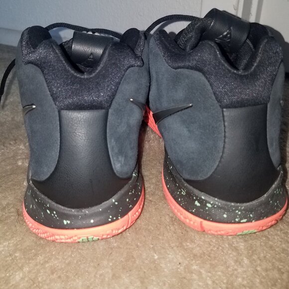 Nike Kyrie 4 Venus Flytrap basketball sneaker - Picture 6 of 6